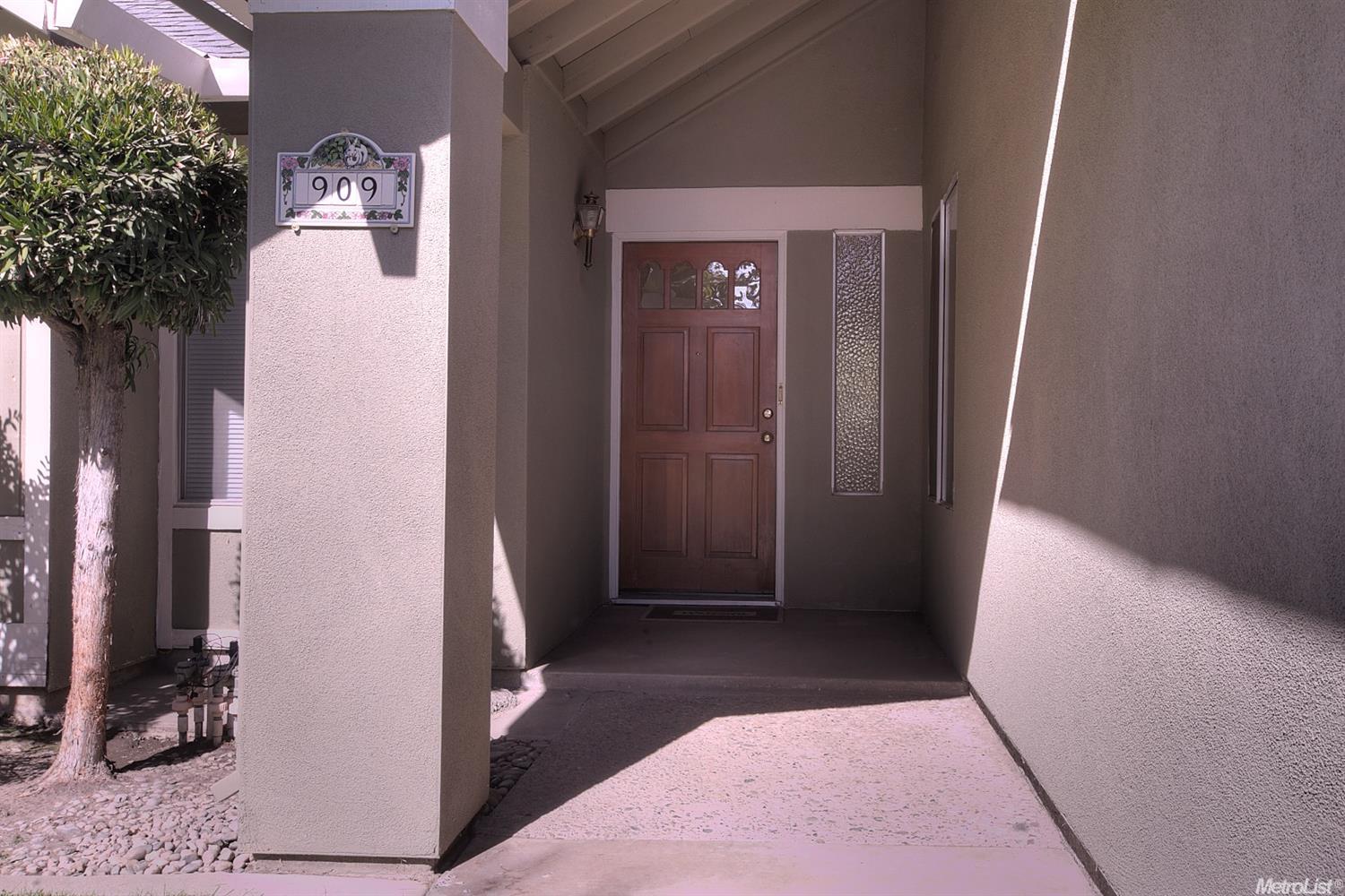 909 Burlington Dr, Modesto, CA 95356 photo 2