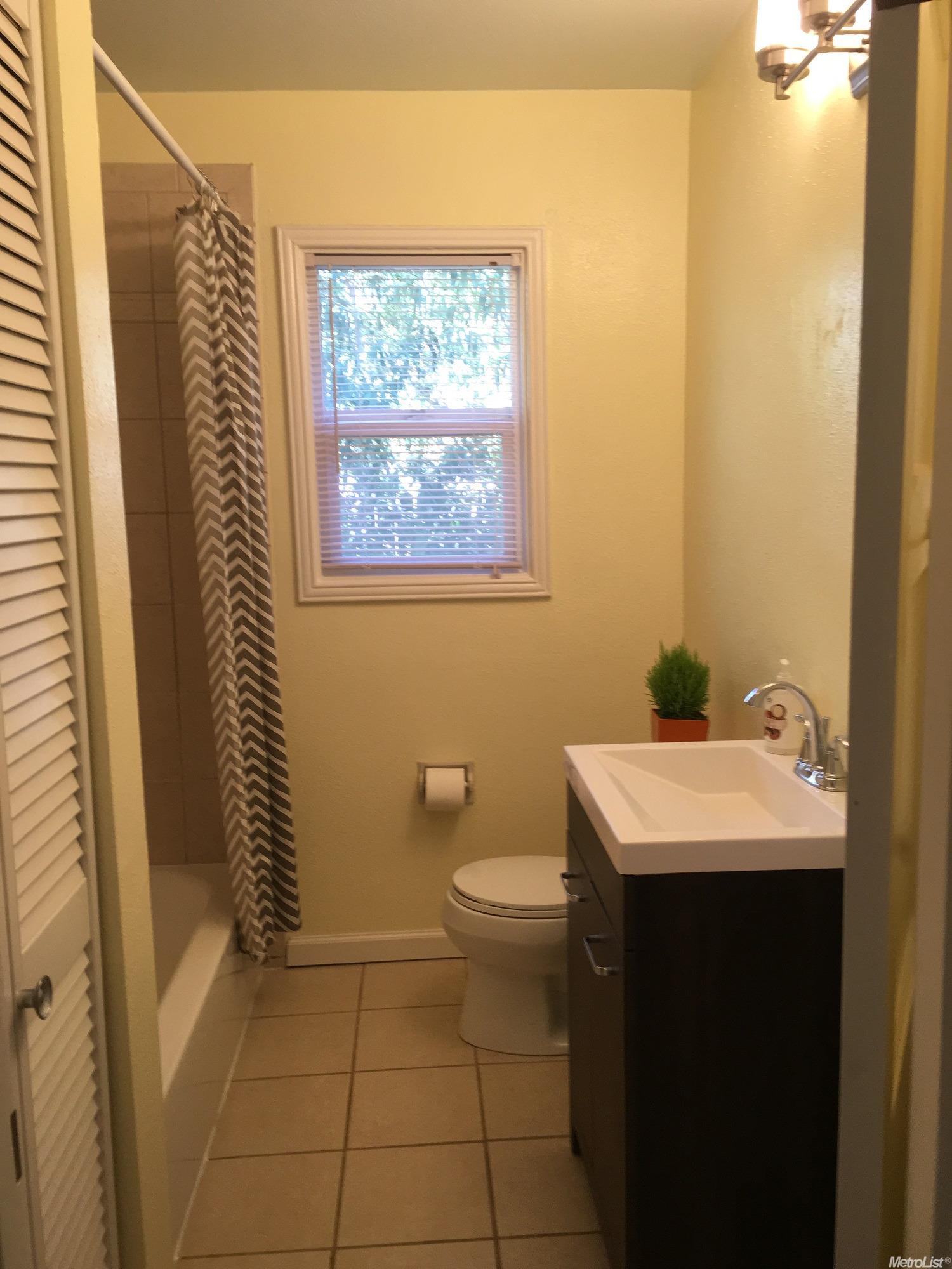 2711 Wright St, Sacramento, CA 95821 photo 2