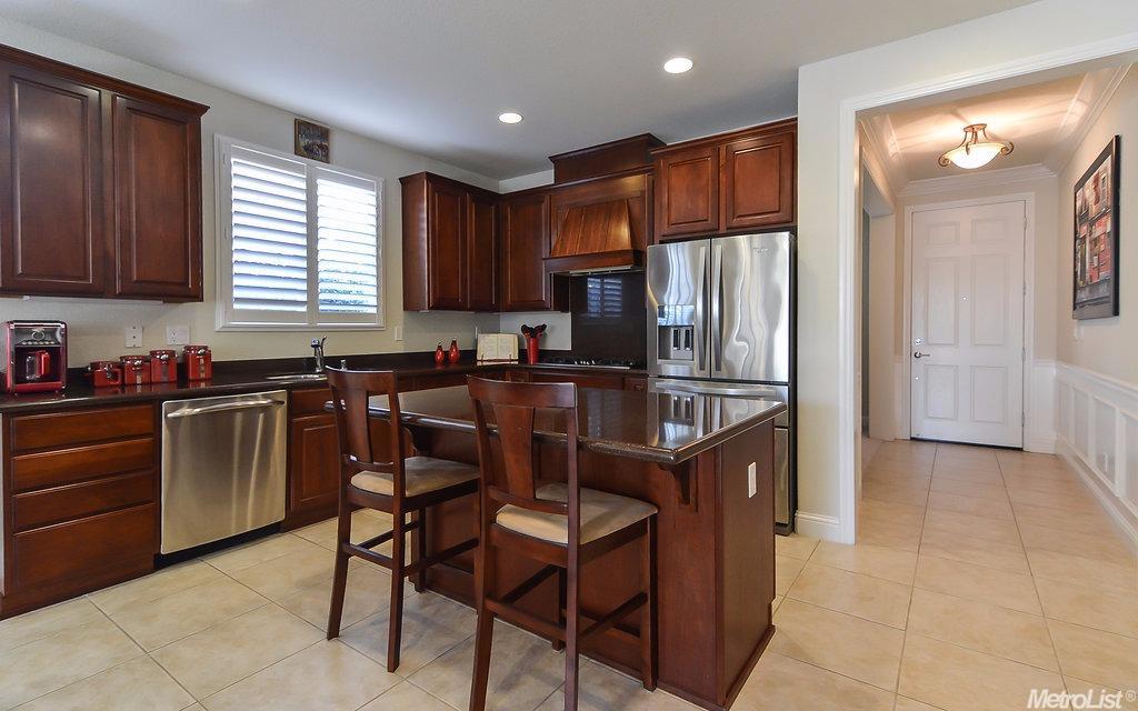 2309 Shadow Berry Dr, Manteca, CA 95336 photo 2