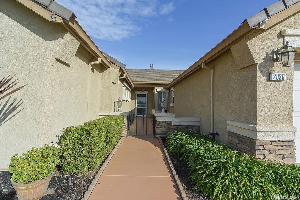 2029 Crom St, Manteca, CA 95337 photo 2