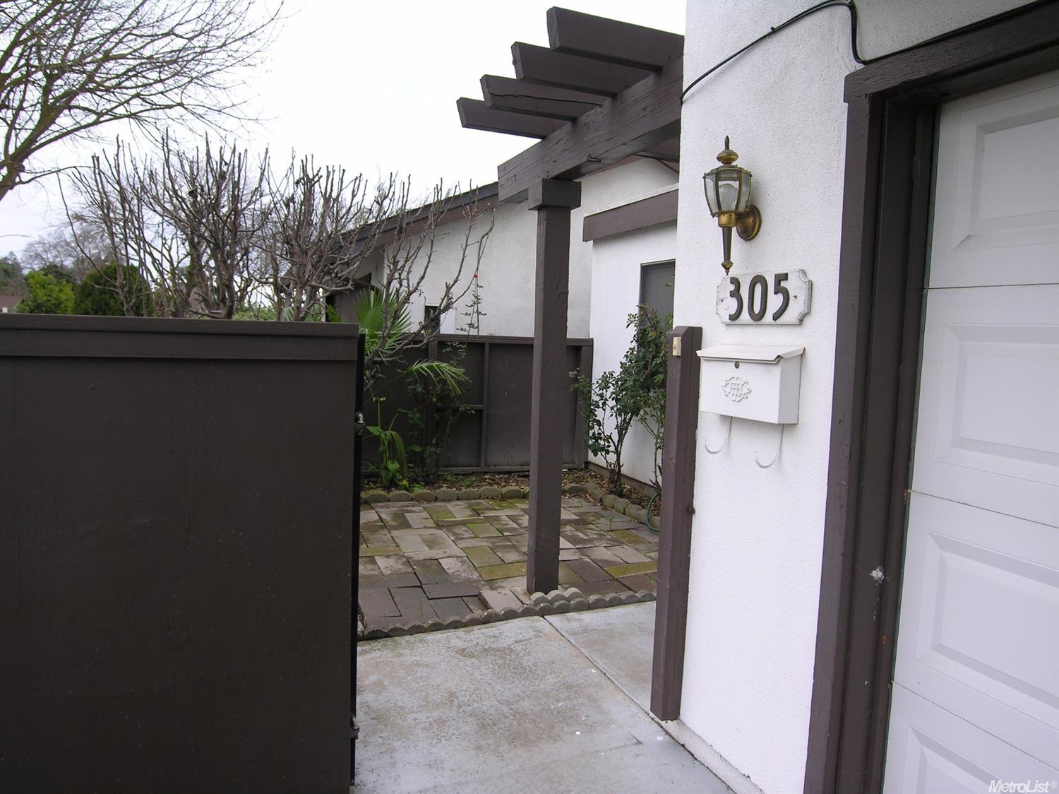305 Capistrano Dr, Modesto, CA 95354 photo 2