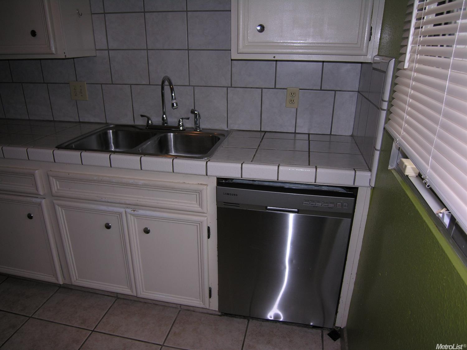 305 Capistrano Dr, Modesto, CA 95354 photo 4