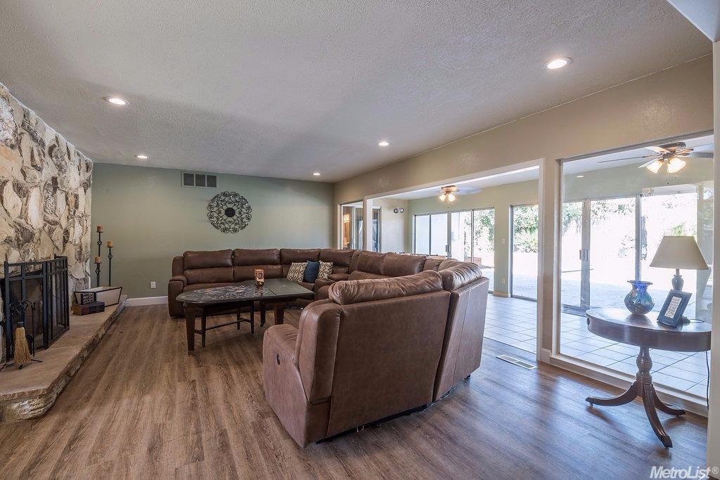417 Robin Hood Dr, Modesto, CA 95350 photo 5