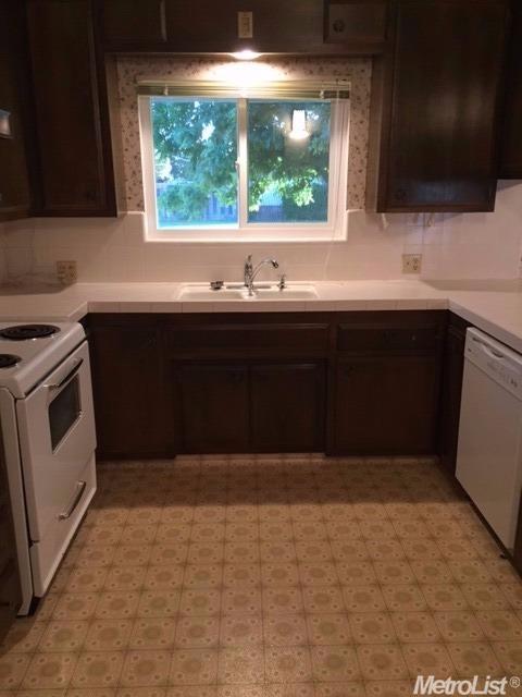 915 Van Ct, Ripon, CA 95366 photo 3