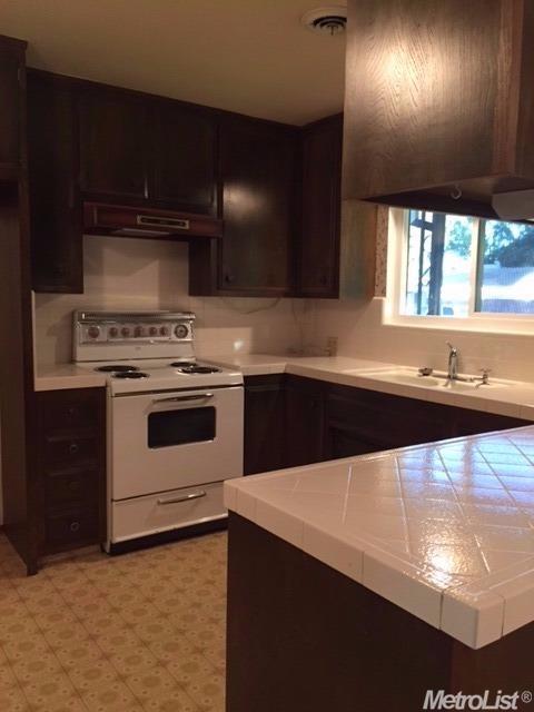 915 Van Ct, Ripon, CA 95366 photo 2