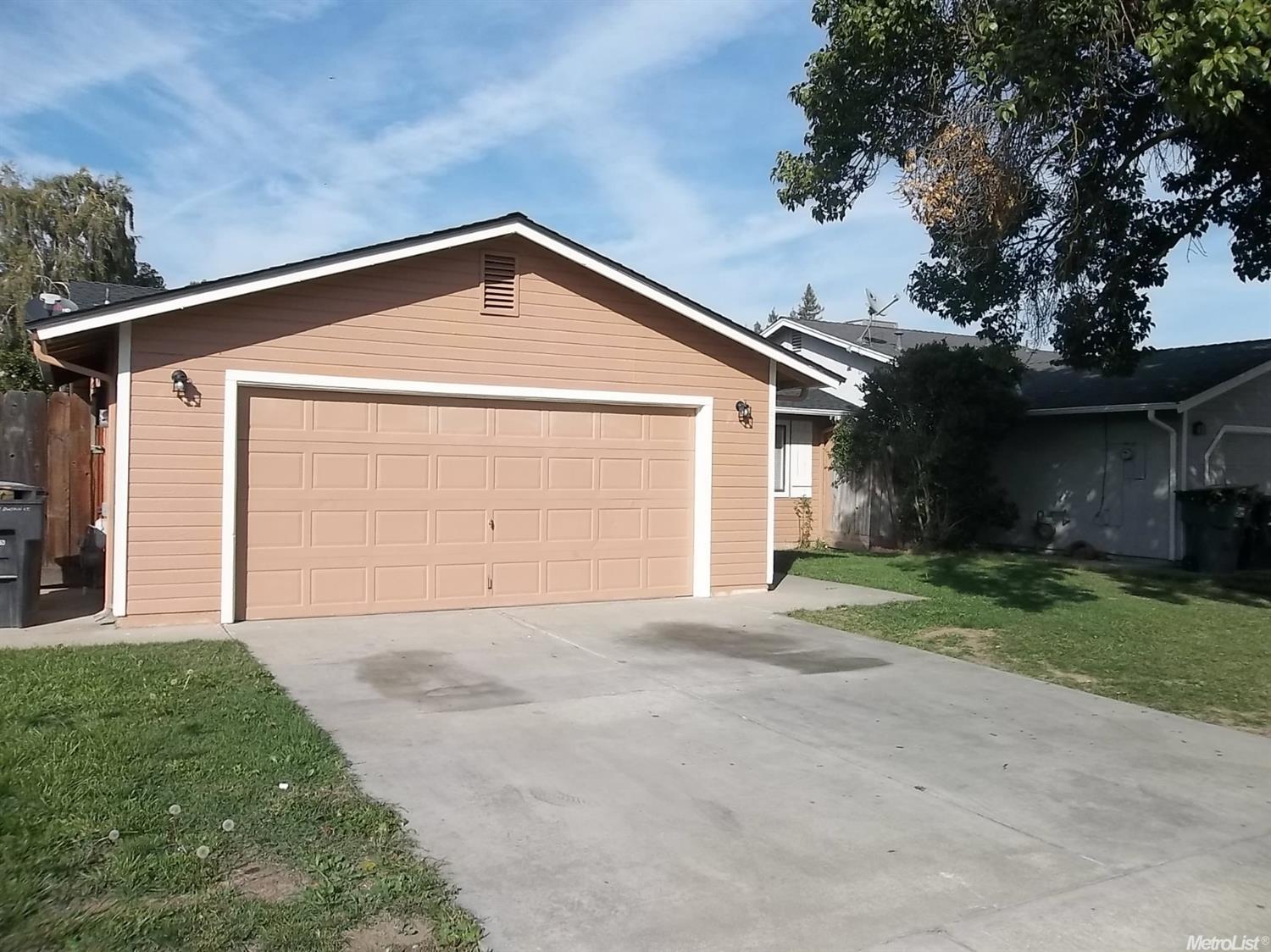 1501 Dustin Ct, Modesto, CA 95351 photo 2