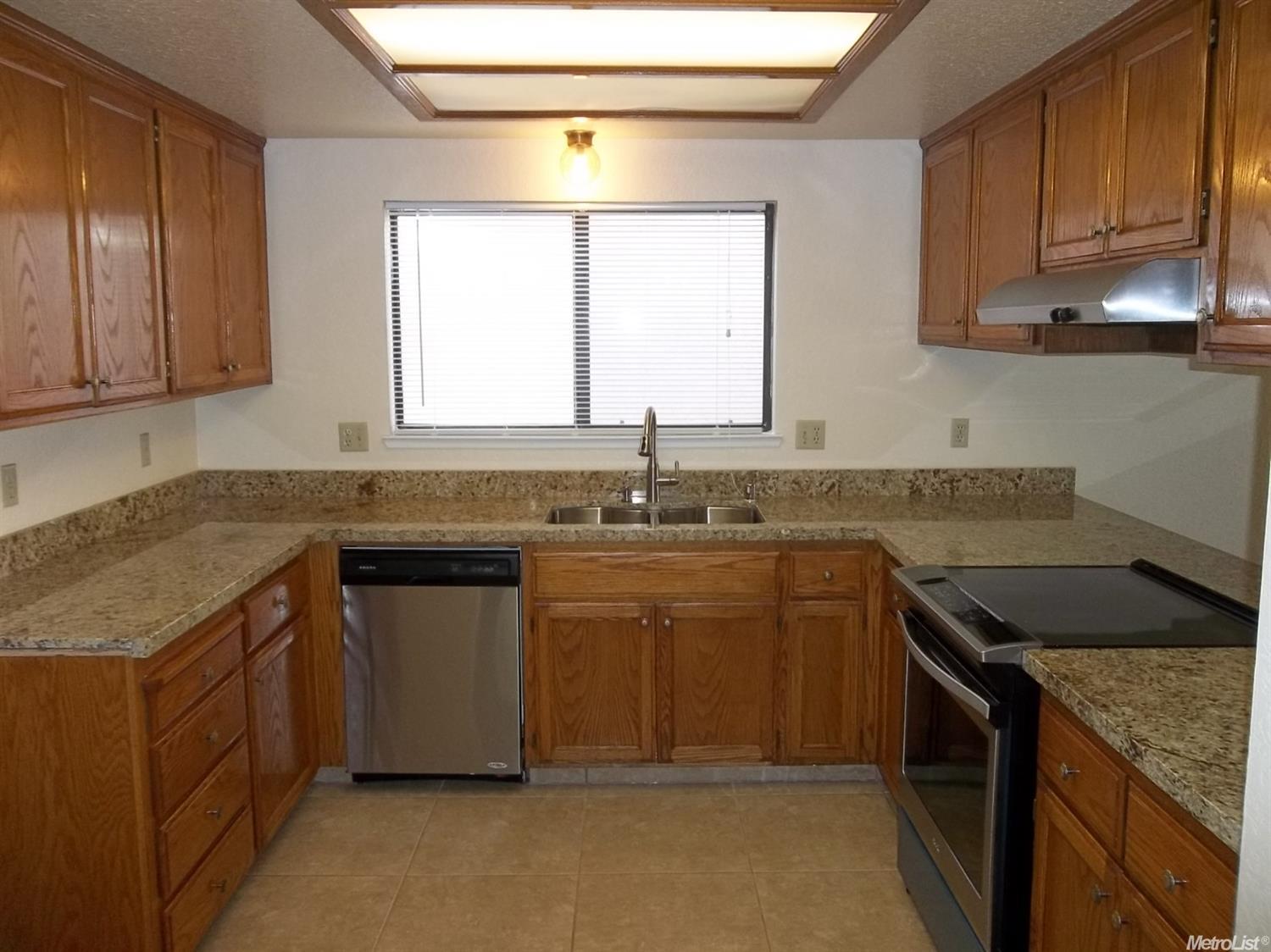 1501 Dustin Ct, Modesto, CA 95351 photo 3