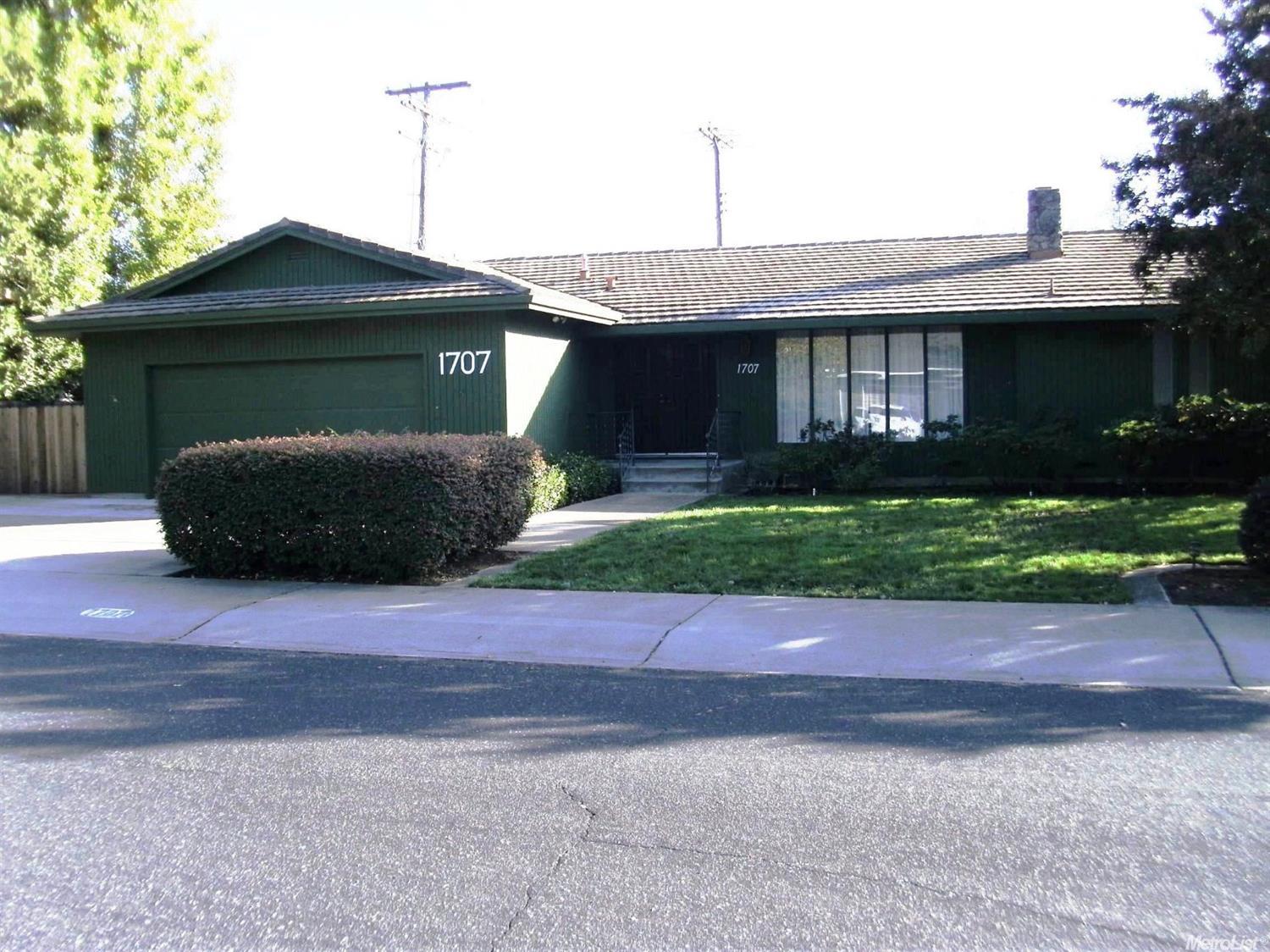 1707 Edgewood Dr, Lodi, CA 95240 photo 1