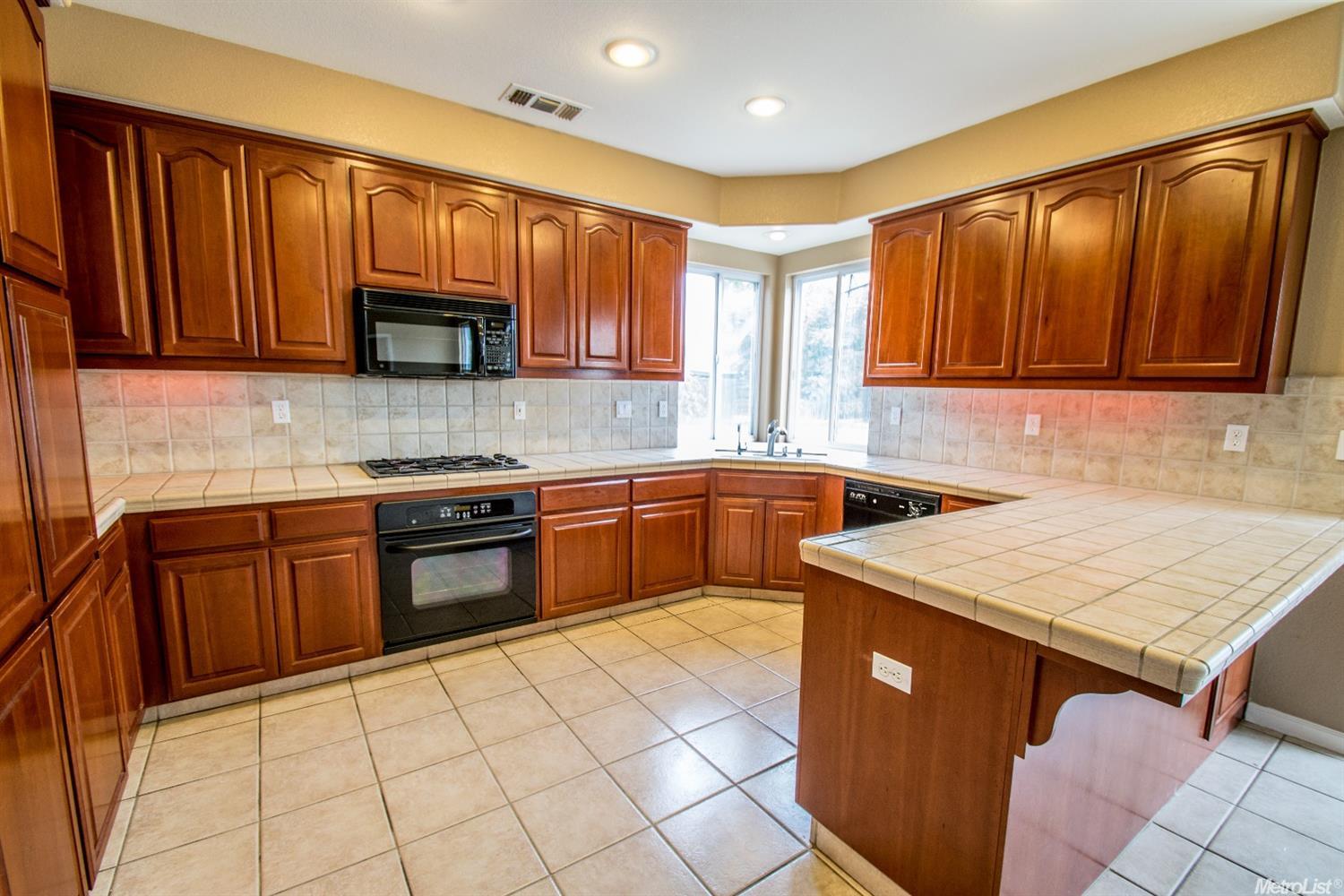 1810 Winding River Ct, Manteca, CA 95337 photo 5