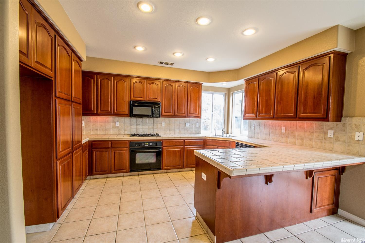 1810 Winding River Ct, Manteca, CA 95337 photo 4