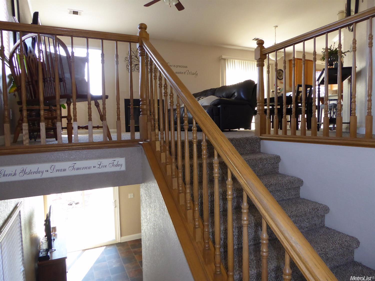 330 Oriole Ln, Lodi, CA 95240 photo 2