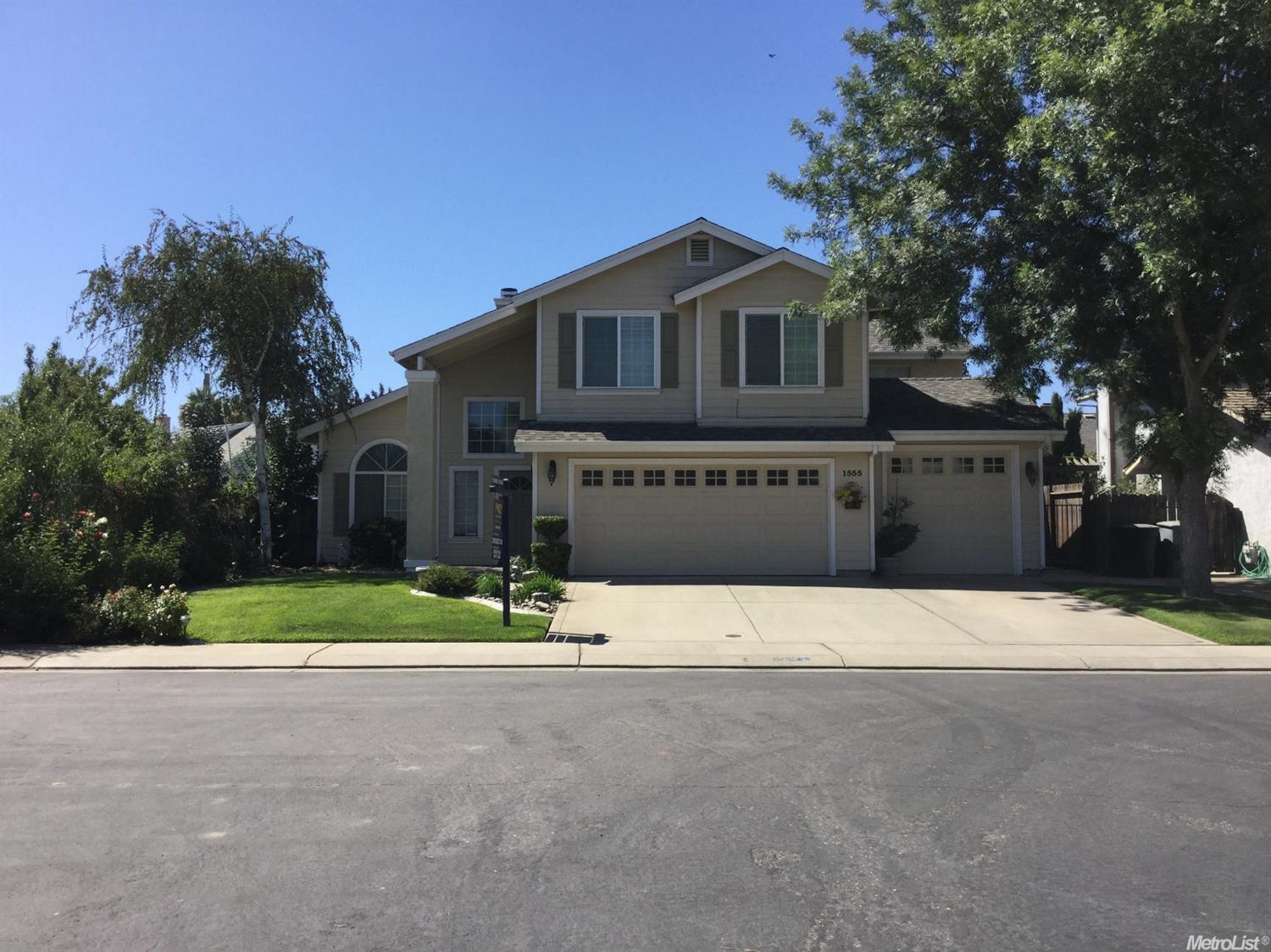 1555 Ullrey Ave, Escalon, CA 95320 photo 1
