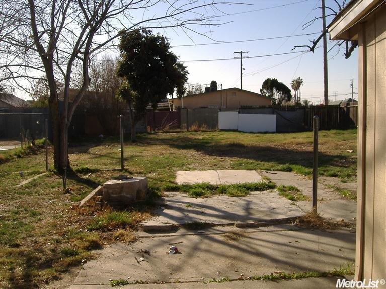 220 Crockett Ave, Modesto, CA 95351 photo 2
