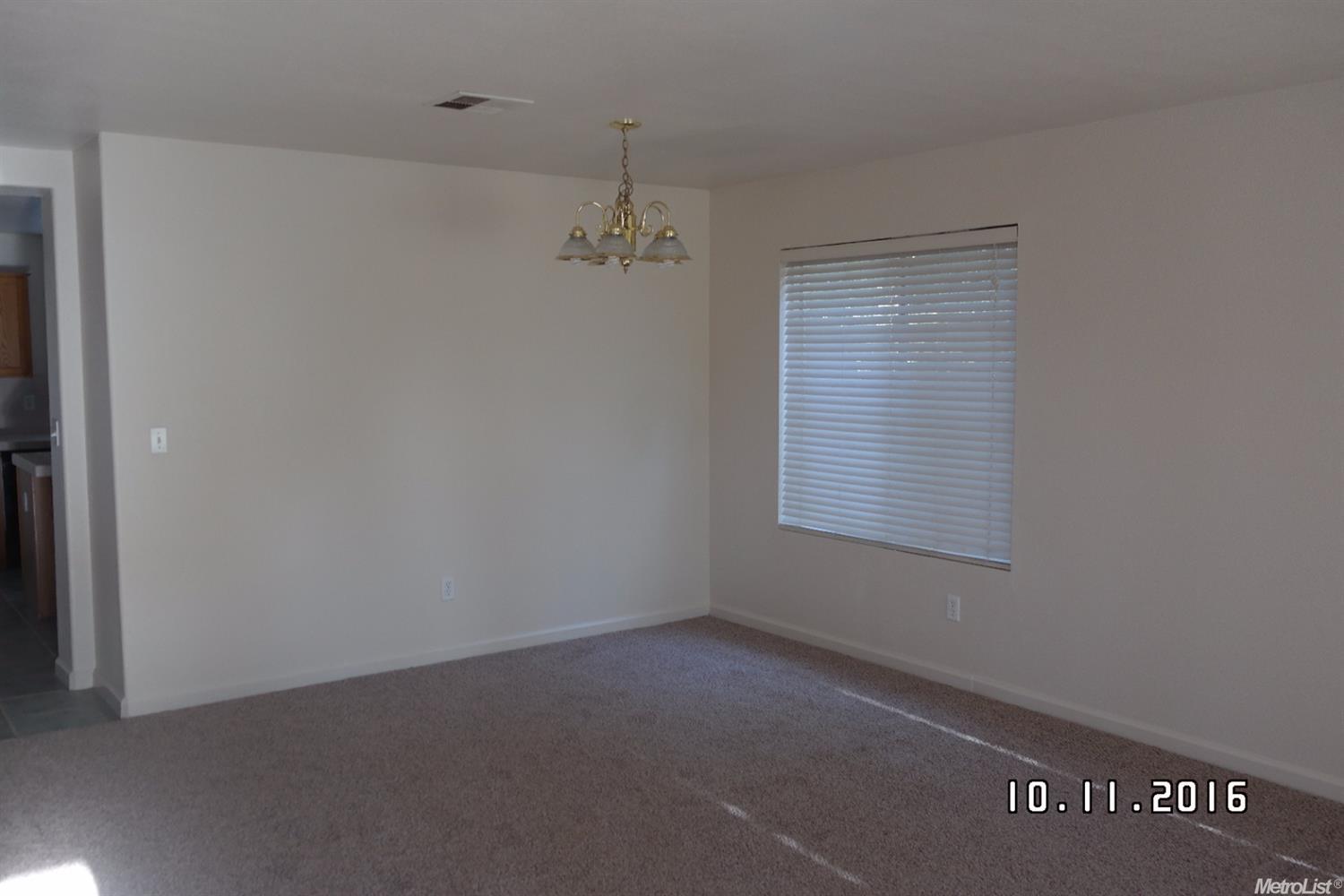 416 Sanderling Dr, Patterson, CA 95363 photo 2