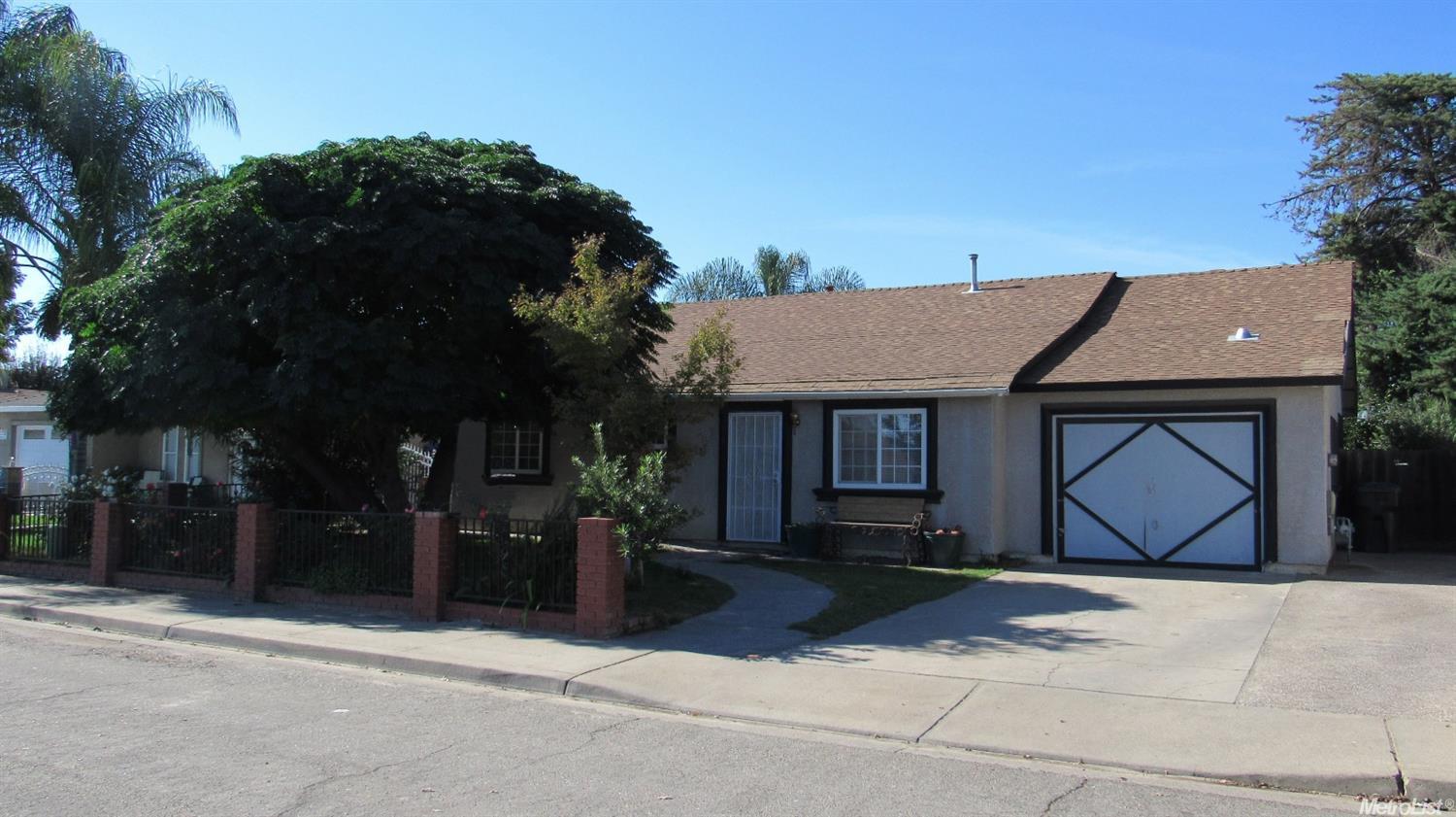 633 E Carson, Modesto, CA 95357 photo 1