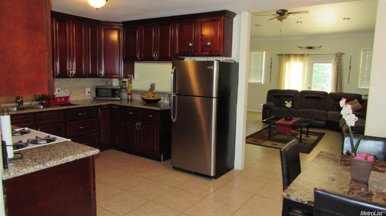 633 E Carson, Modesto, CA 95357 photo 7