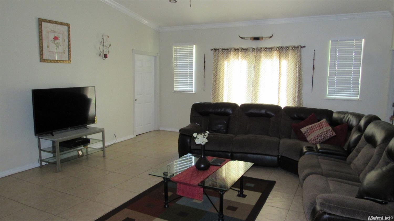 633 E Carson, Modesto, CA 95357 photo 10