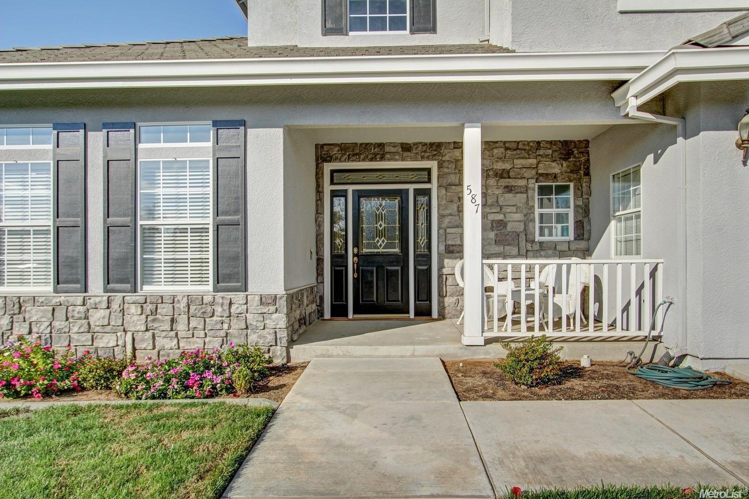 587 Helen Dr, Ripon, CA 95366 photo 2