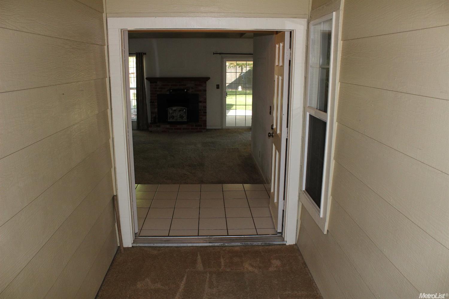 1152 Silvertrail Ln, Manteca, CA 95336 photo 2