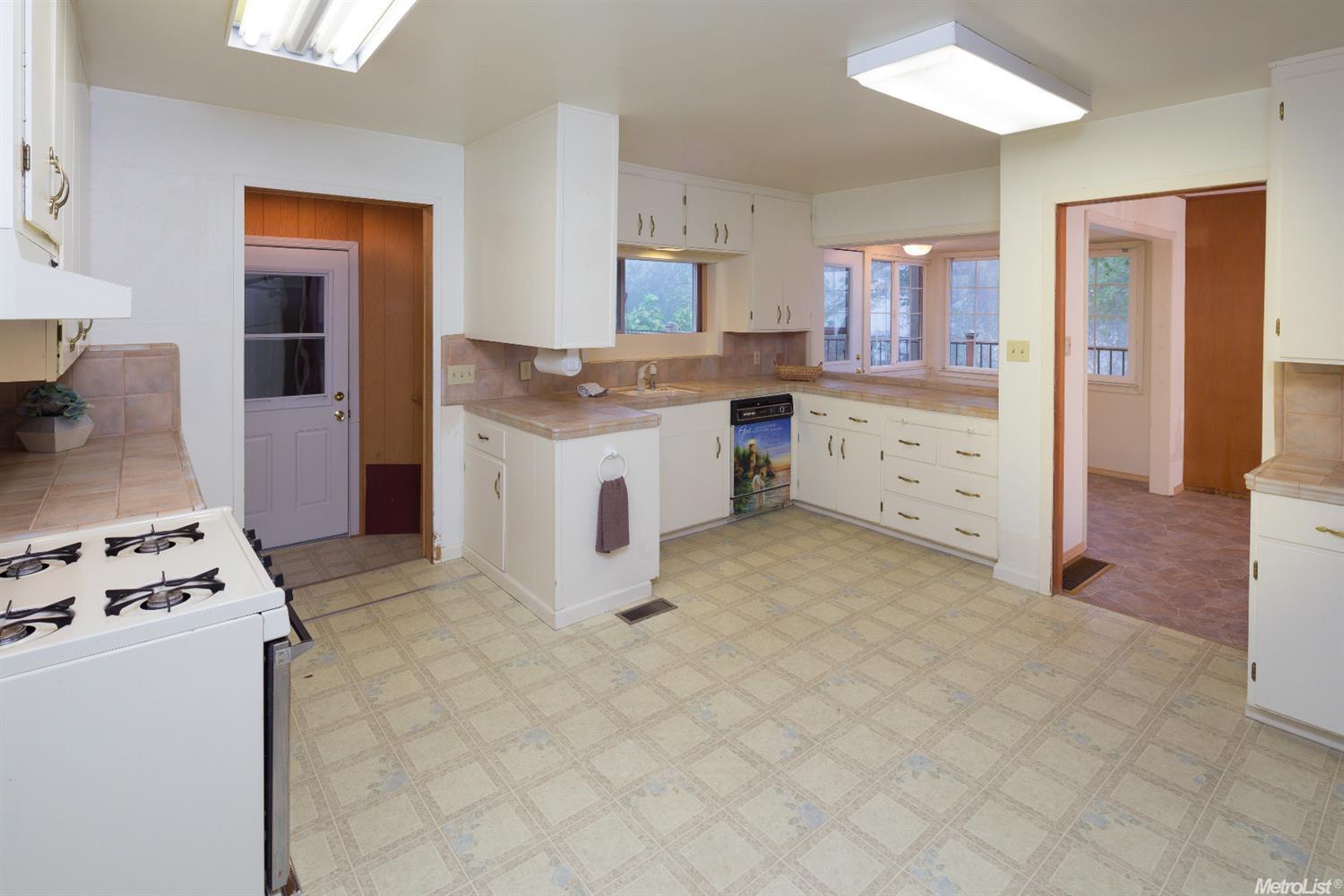 175 Donnington Ave, Auburn, CA 95603 photo 8