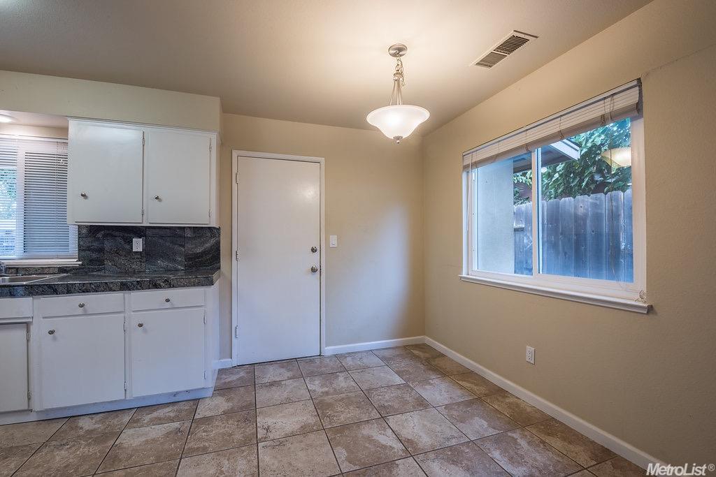 1405 Woodside Dr, Modesto, CA 95355 photo 7