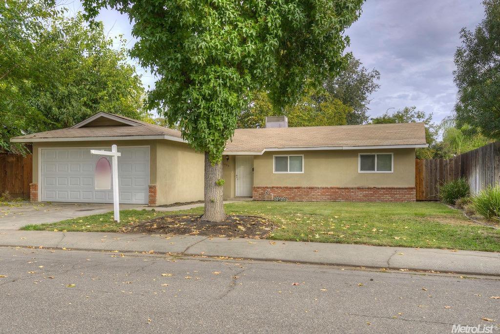 1405 Woodside Dr, Modesto, CA 95355 photo 1