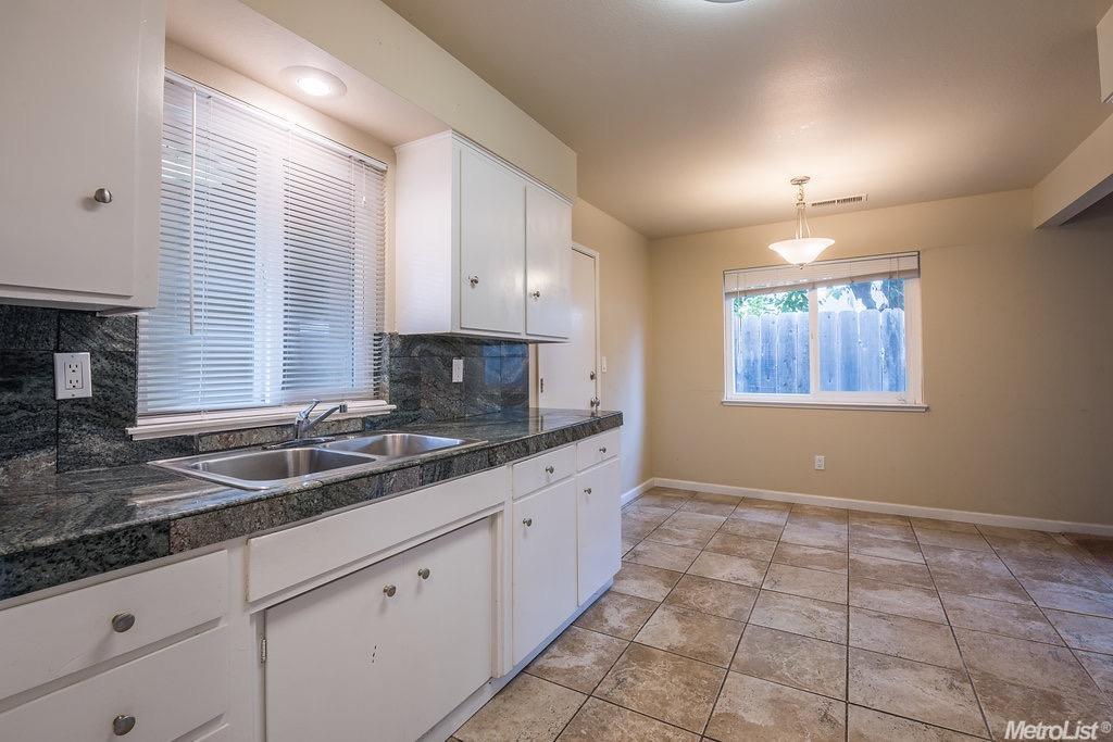 1405 Woodside Dr, Modesto, CA 95355 photo 3