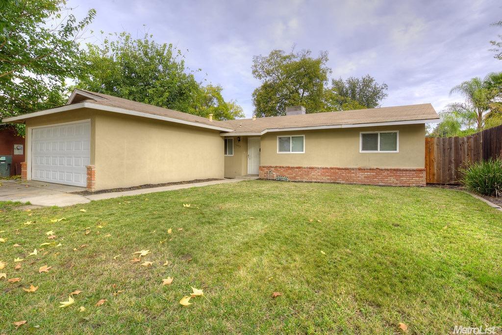 1405 Woodside Dr, Modesto, CA 95355 photo 2