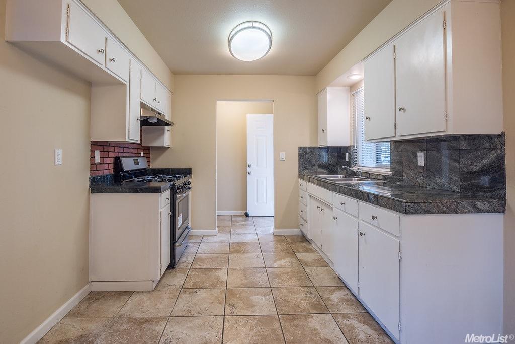1405 Woodside Dr, Modesto, CA 95355 photo 5