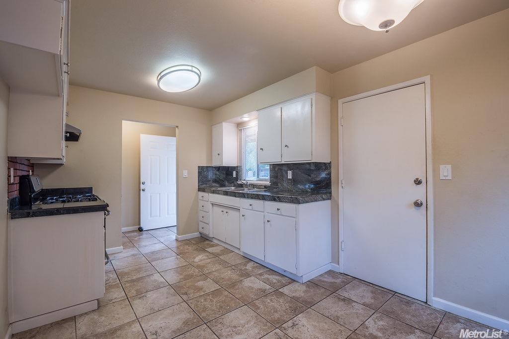 1405 Woodside Dr, Modesto, CA 95355 photo 6