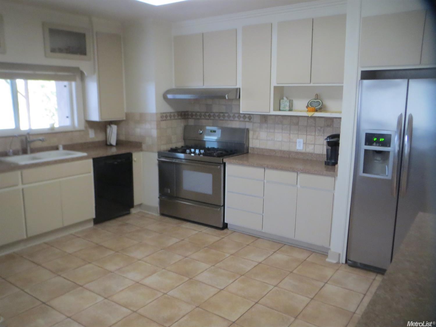 517 S Johnson Rd, Turlock, CA 95380 photo 6