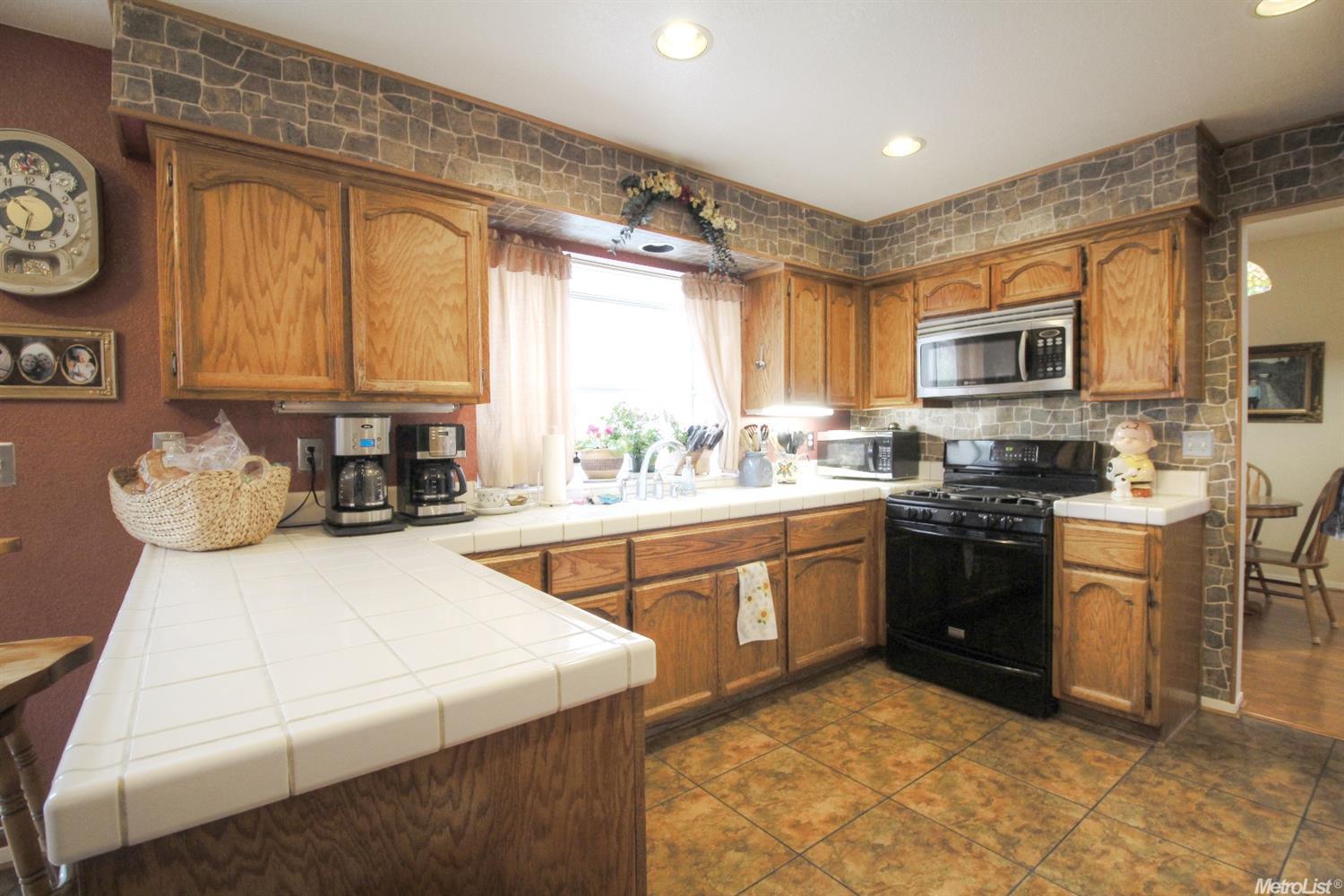 4108 Singing Tree Way, Antelope, CA 95843 photo 2