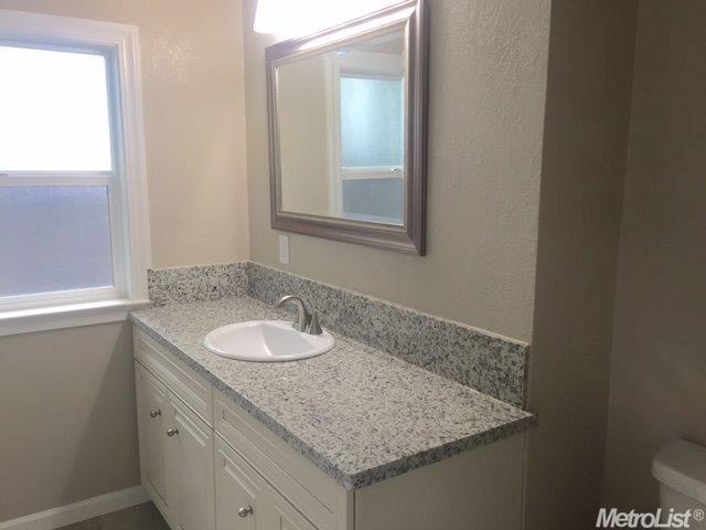 1426 Scenic Dr, Modesto, CA 95355 photo 9