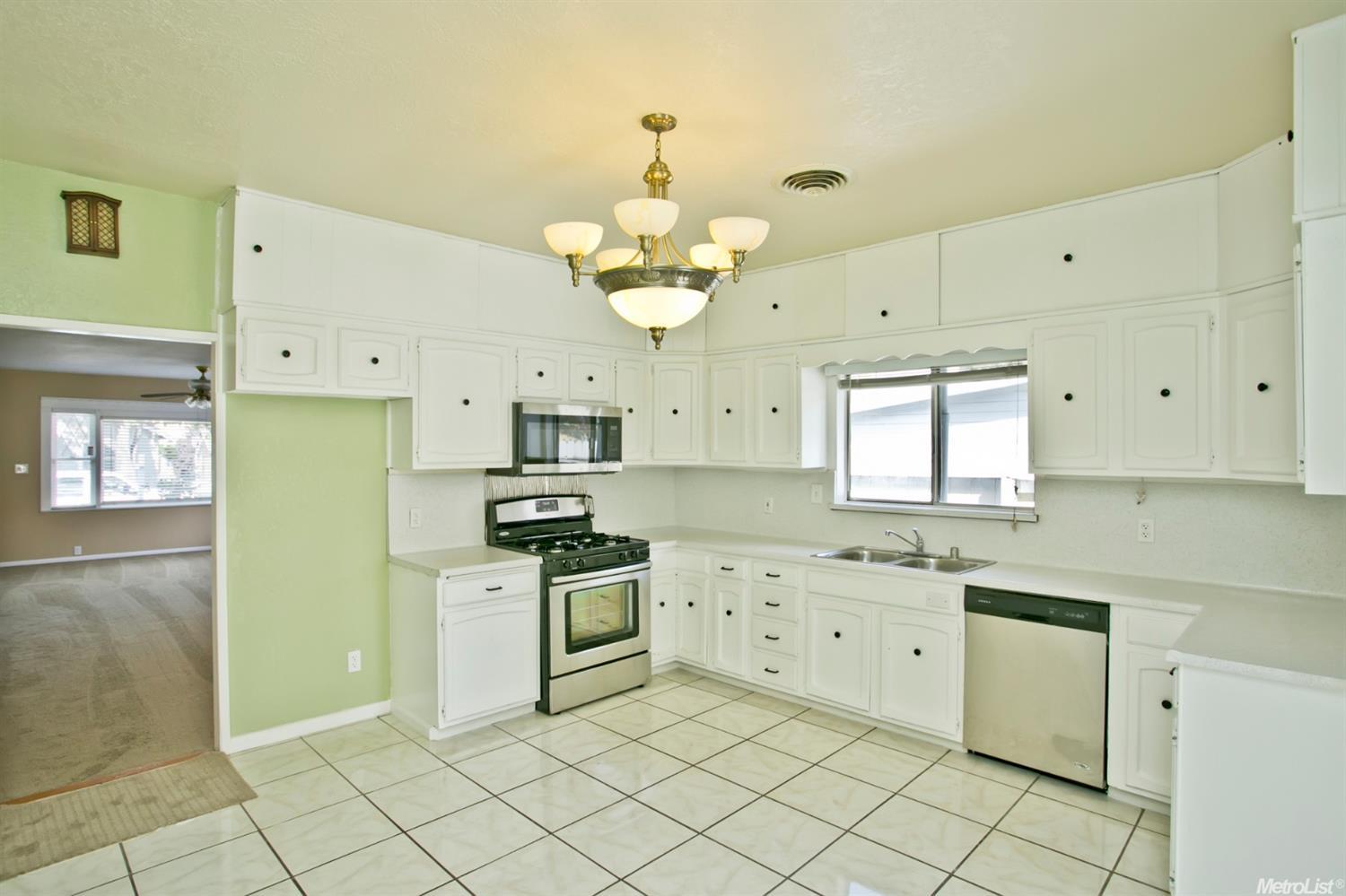 570 Tenth, Tracy, CA 95376 photo 8
