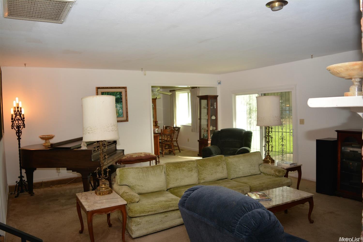 10020 E Comstock Rd, Stockton, CA 95215 photo 5