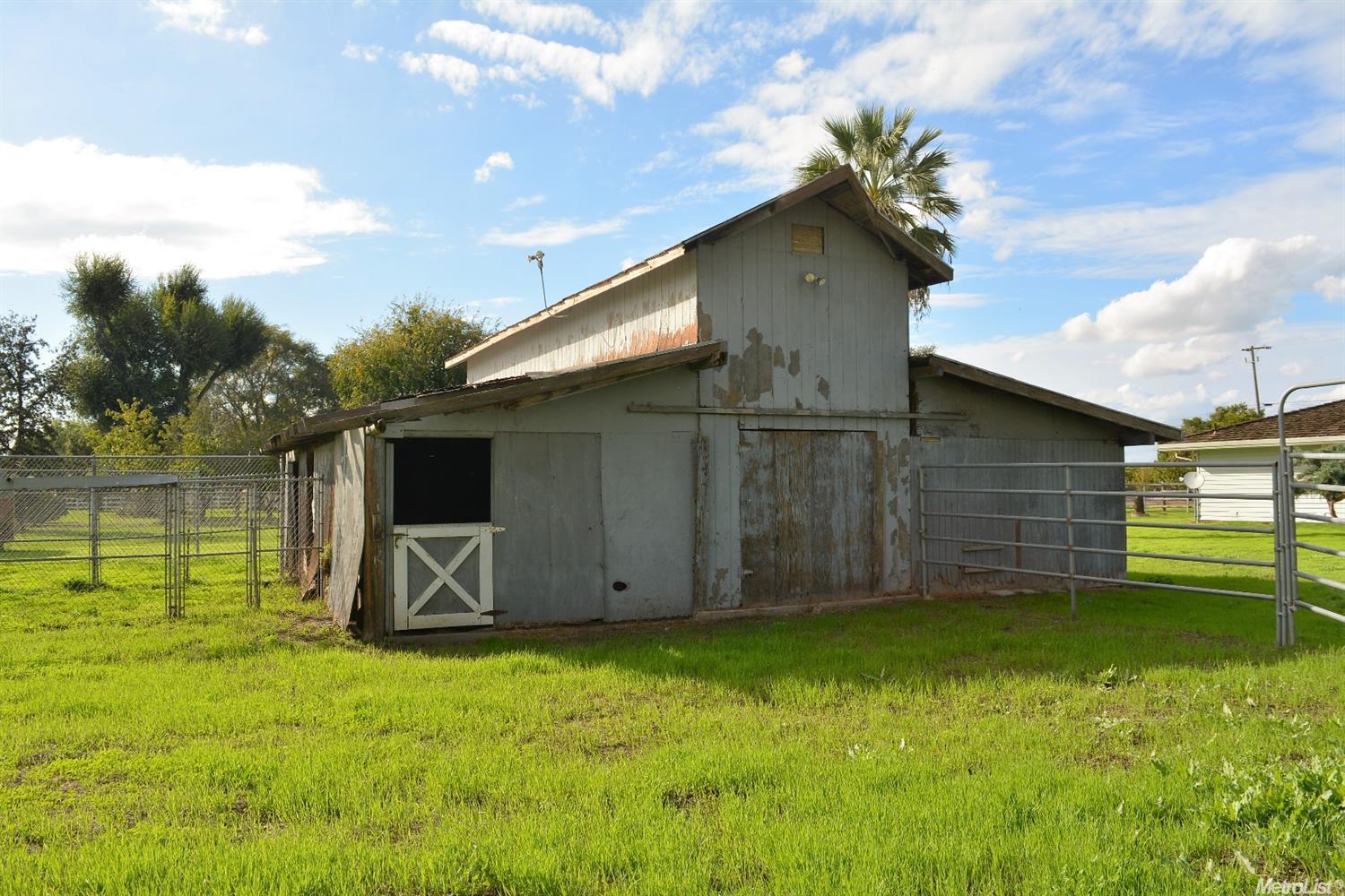 10020 E Comstock Rd, Stockton, CA 95215 photo 15