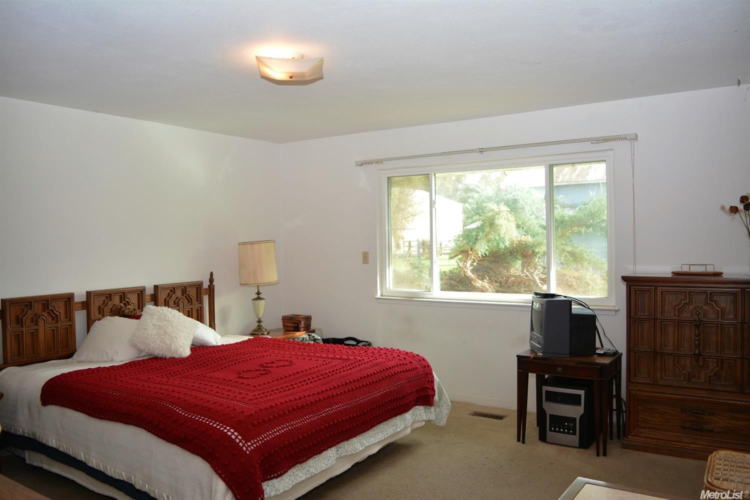 10020 E Comstock Rd, Stockton, CA 95215 photo 7