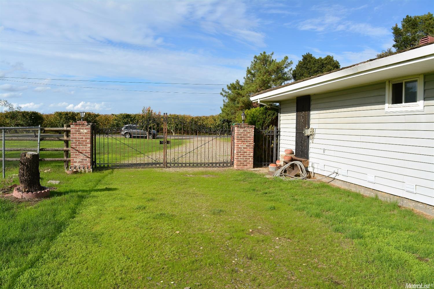 10020 E Comstock Rd, Stockton, CA 95215 photo 17