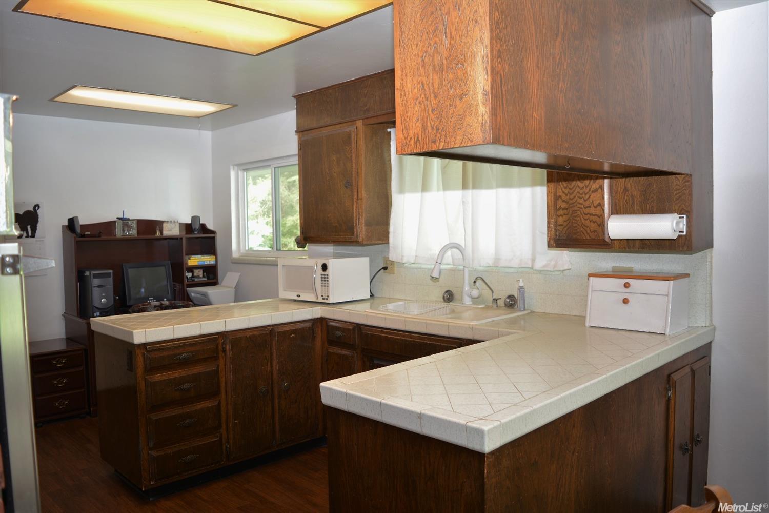 10020 E Comstock Rd, Stockton, CA 95215 photo 4