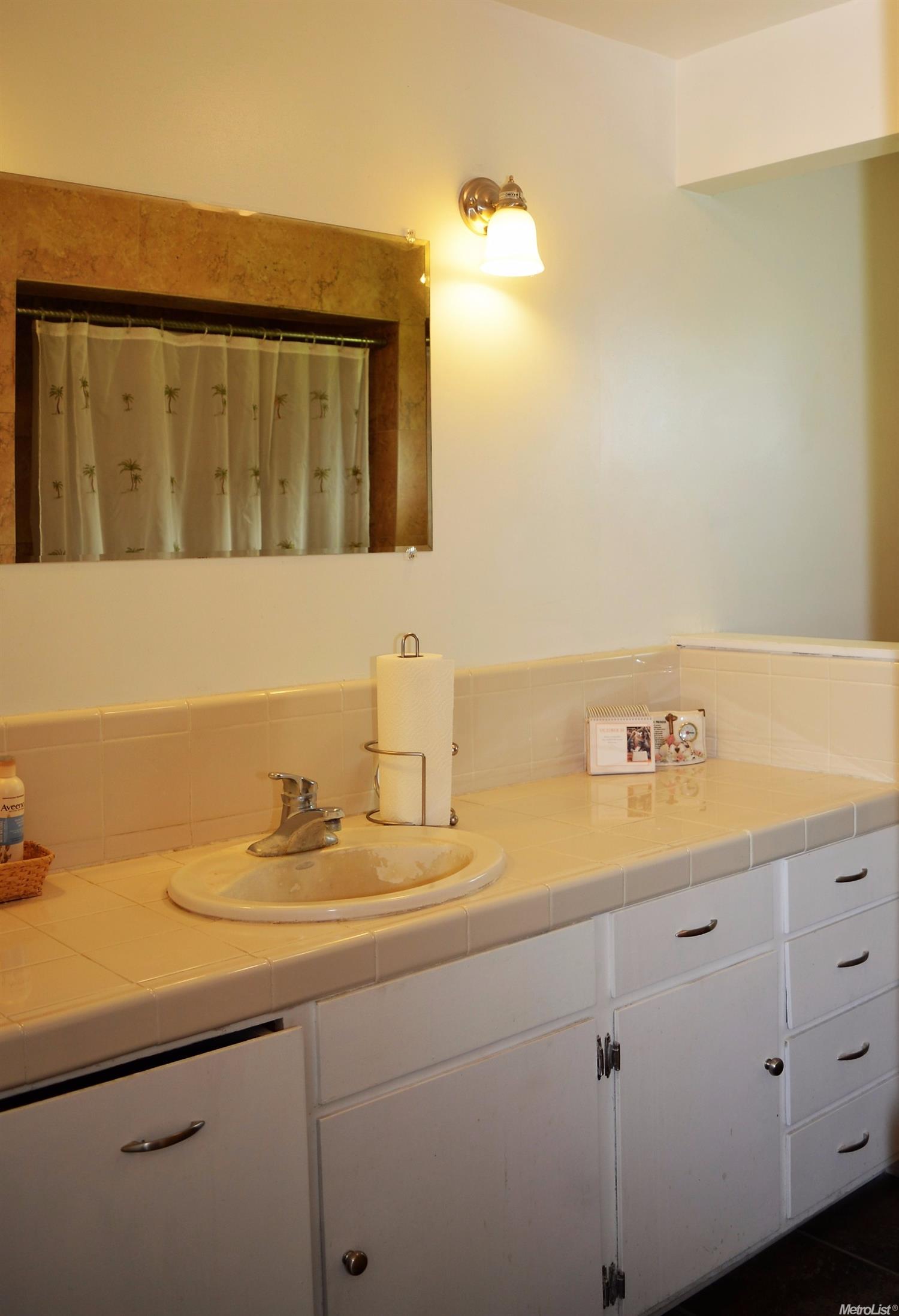 10020 E Comstock Rd, Stockton, CA 95215 photo 12