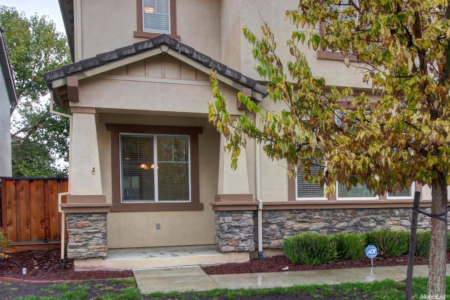 387 Rosebriar Pl, Lathrop, CA 95330 photo 2