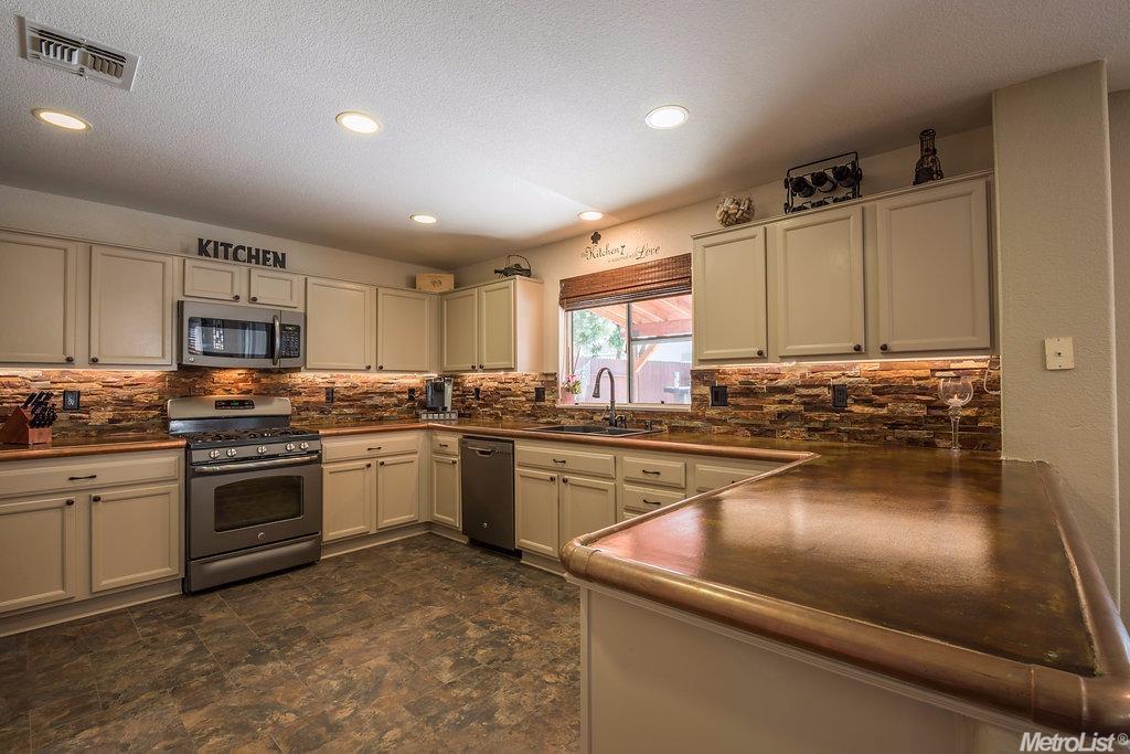 1990 Passages St, Manteca, CA 95336 photo 2