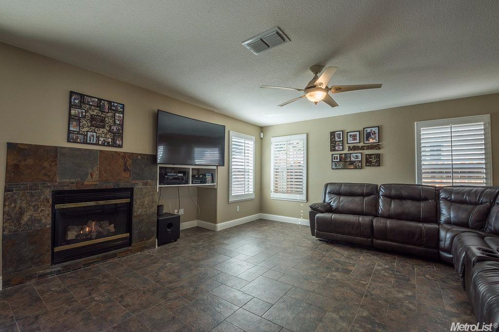 1990 Passages St, Manteca, CA 95336 photo 9
