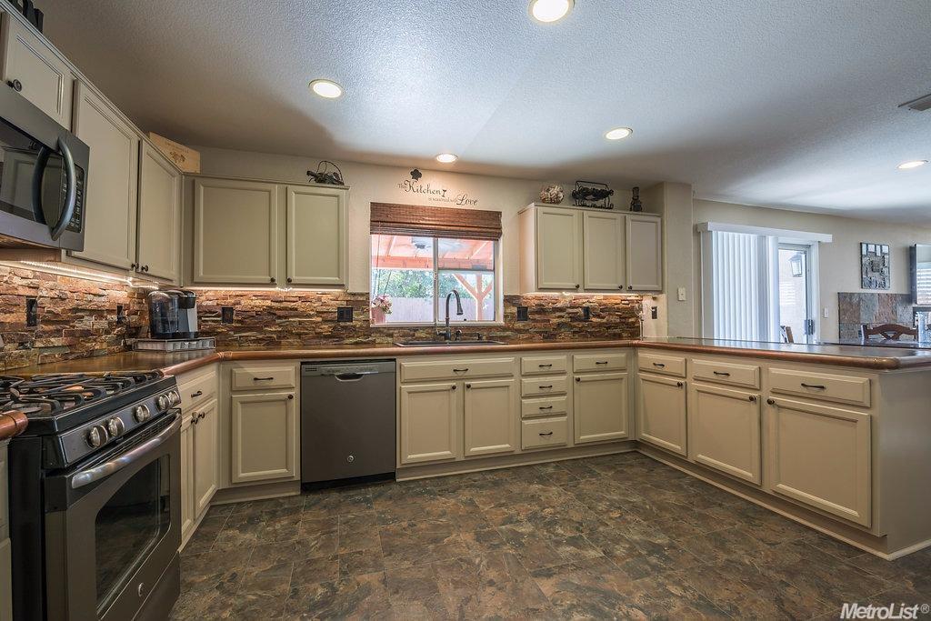 1990 Passages St, Manteca, CA 95336 photo 4
