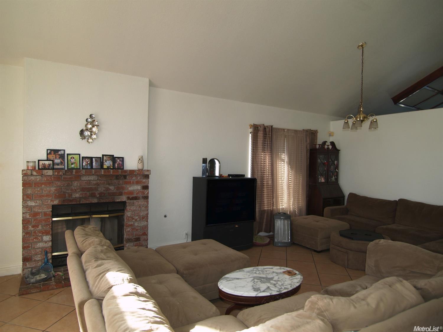 513 Berlin Way, Patterson, CA 95363 photo 4