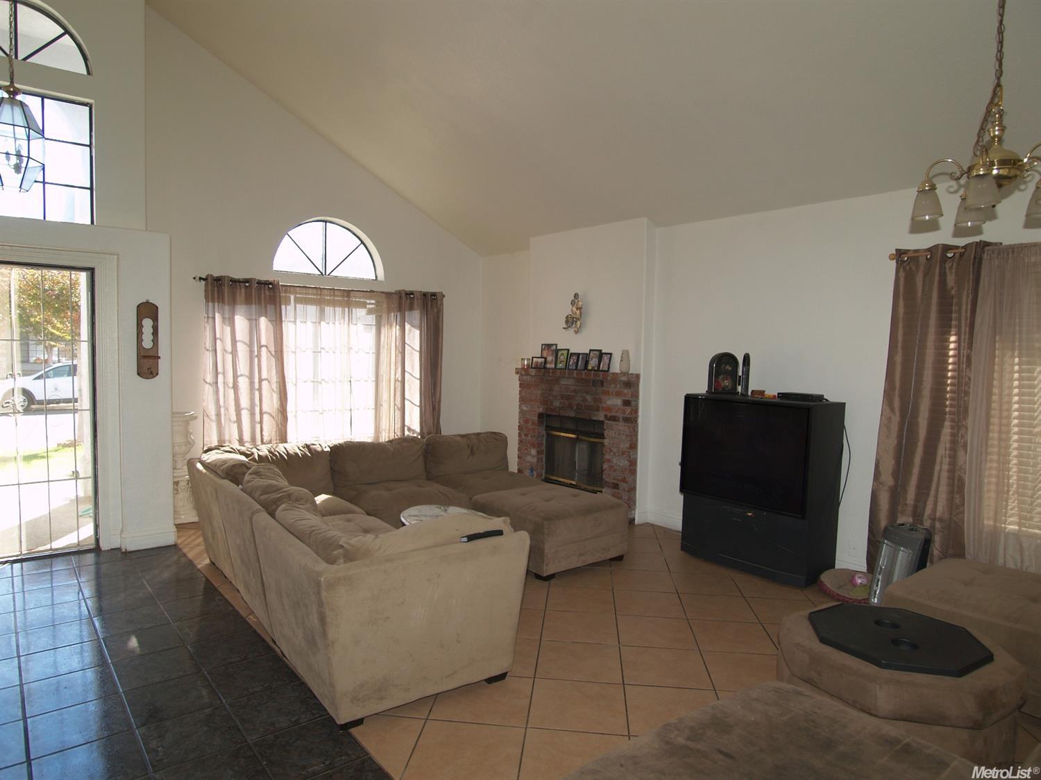 513 Berlin Way, Patterson, CA 95363 photo 6