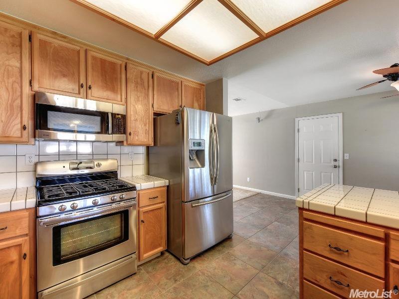 6100 Merry Ln, Carmichael, CA 95608 photo 8