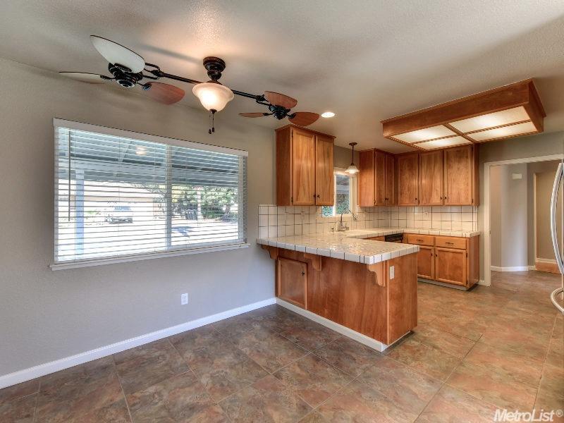 6100 Merry Ln, Carmichael, CA 95608 photo 9