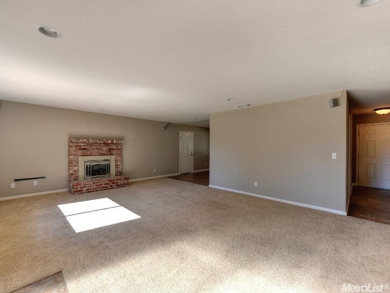 6100 Merry Ln, Carmichael, CA 95608 photo 4