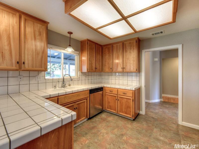 6100 Merry Ln, Carmichael, CA 95608 photo 7